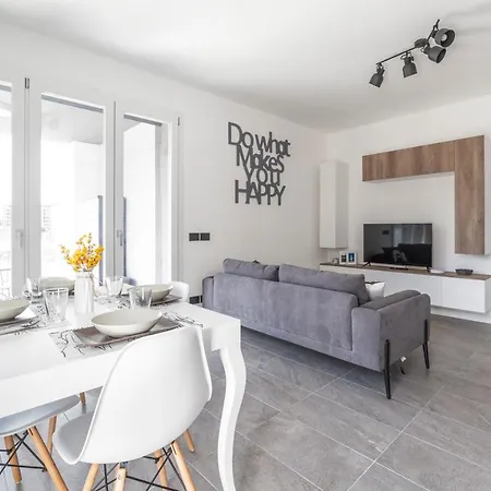 Modern Apt With Terrace And Parking! Daire *