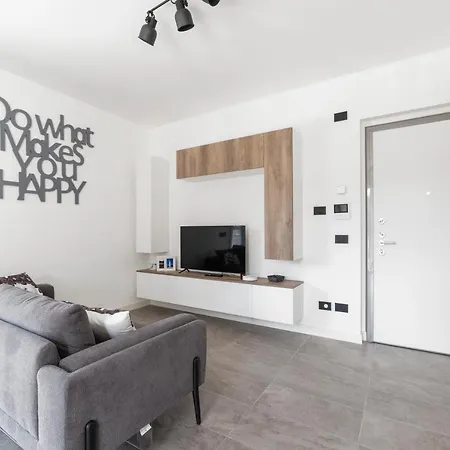 Daire Modern Apt With Terrace And Parking! *