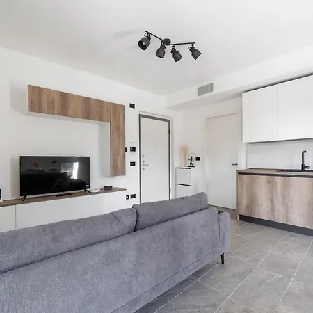 Modern Apt With Terrace And Parking! Mediolan